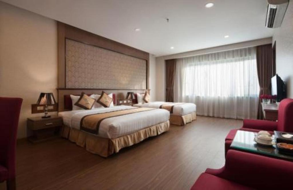 Royal Palace Hotel Tuyen Quang Exterior photo