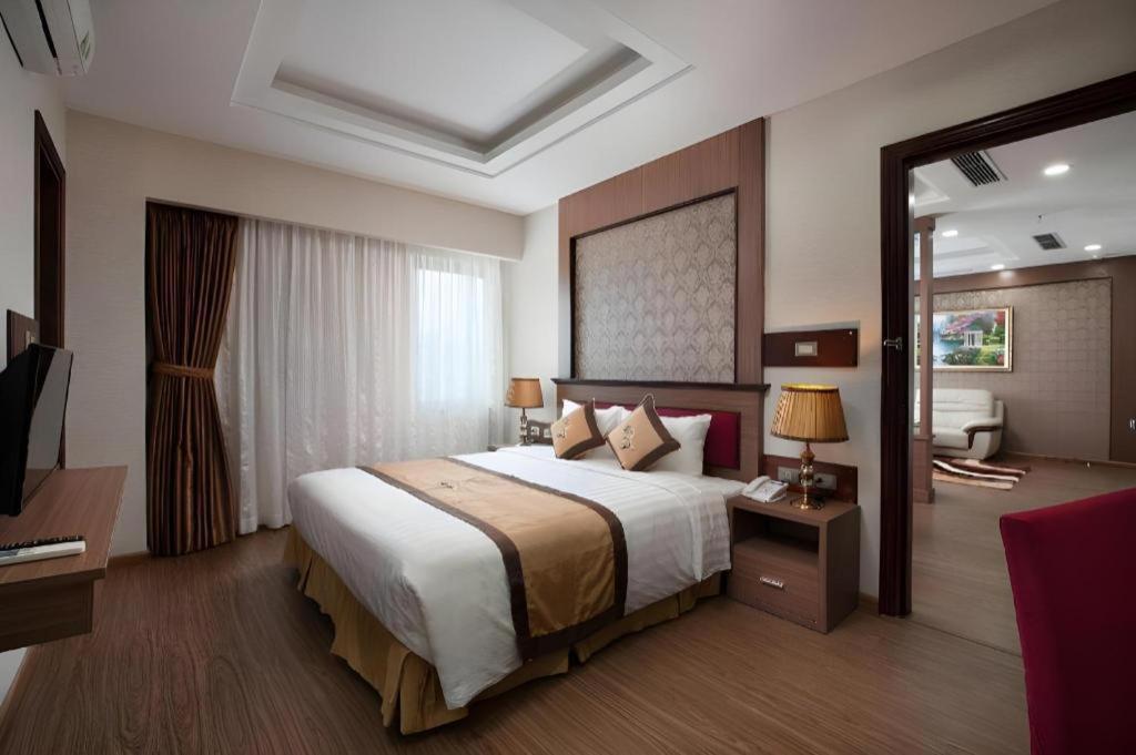 Royal Palace Hotel Tuyen Quang Exterior photo